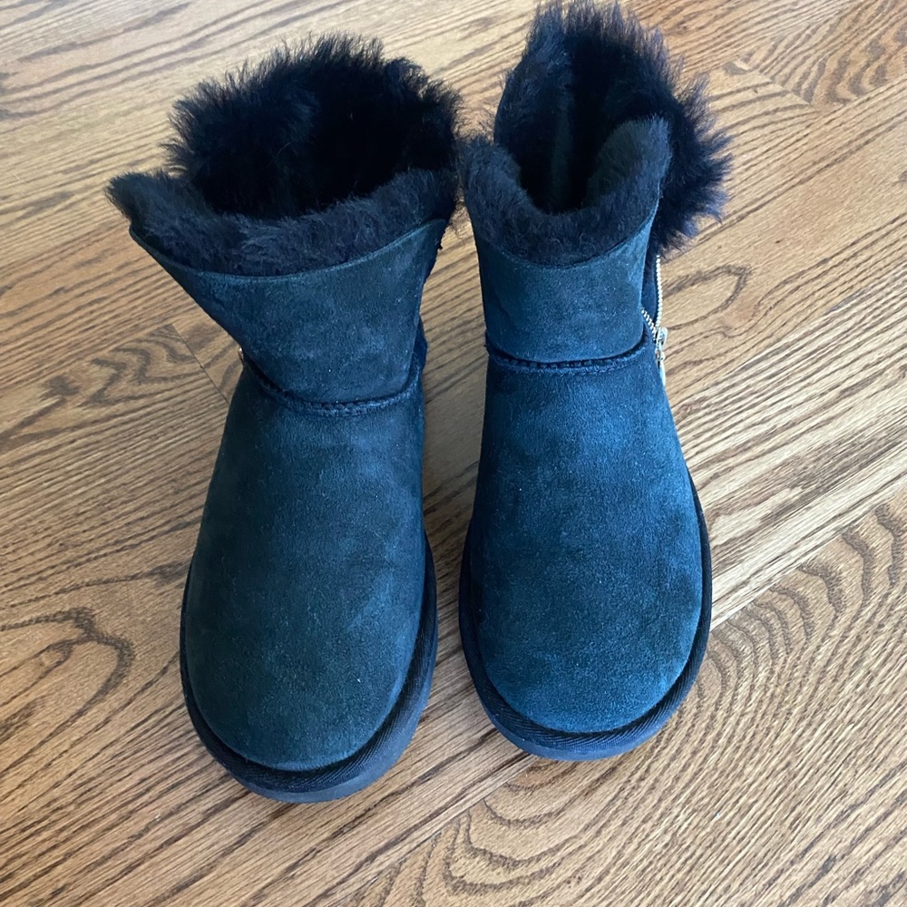 Uggs. Size 7. - image 8